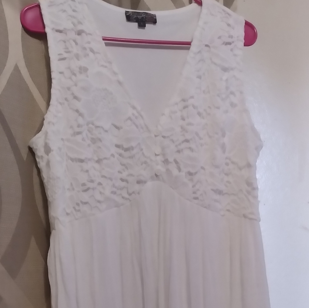 Long dress. Very nice,  and good condition....